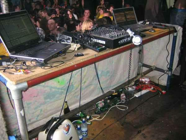 Crowd dancing at an Egebamyasi live show