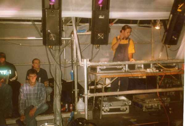 Crowd dancing at an Egebamyasi live show