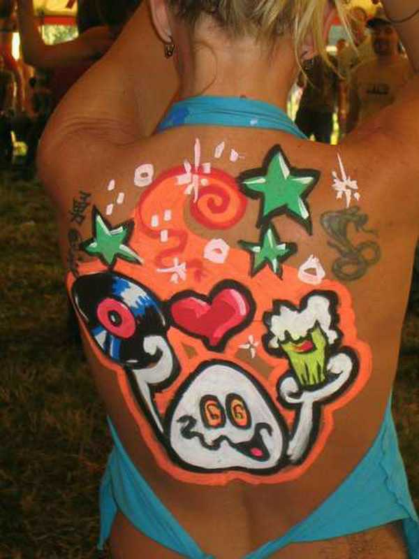 Crowd dancing at an Egebamyasi live show